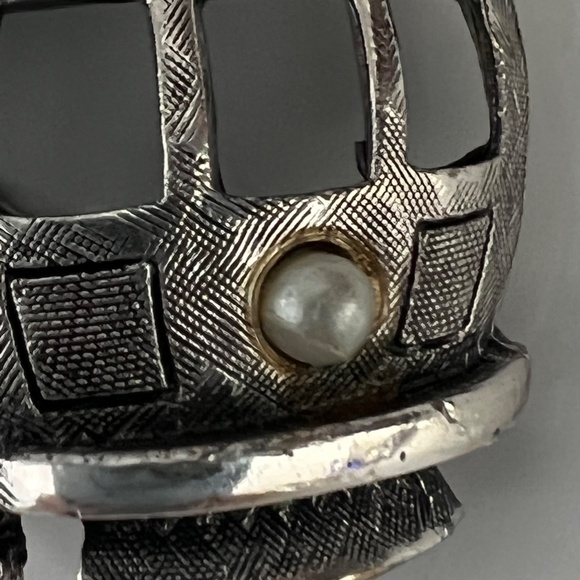 Vintage ‘Streetcar’ brooch silver tone tone faux pearls 1960 by Tortolani - Picture 7 of 7